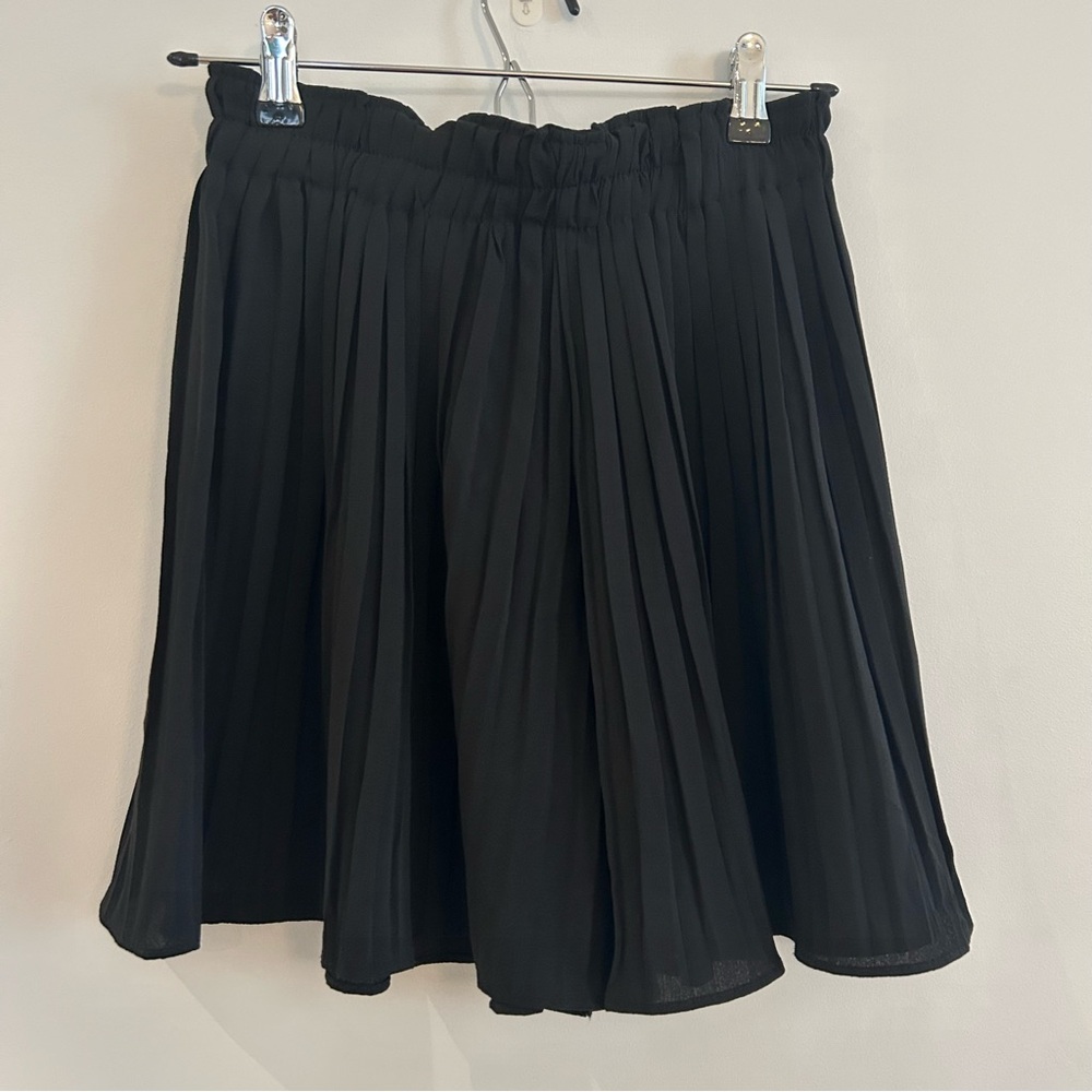 Black high rise flowy shorts